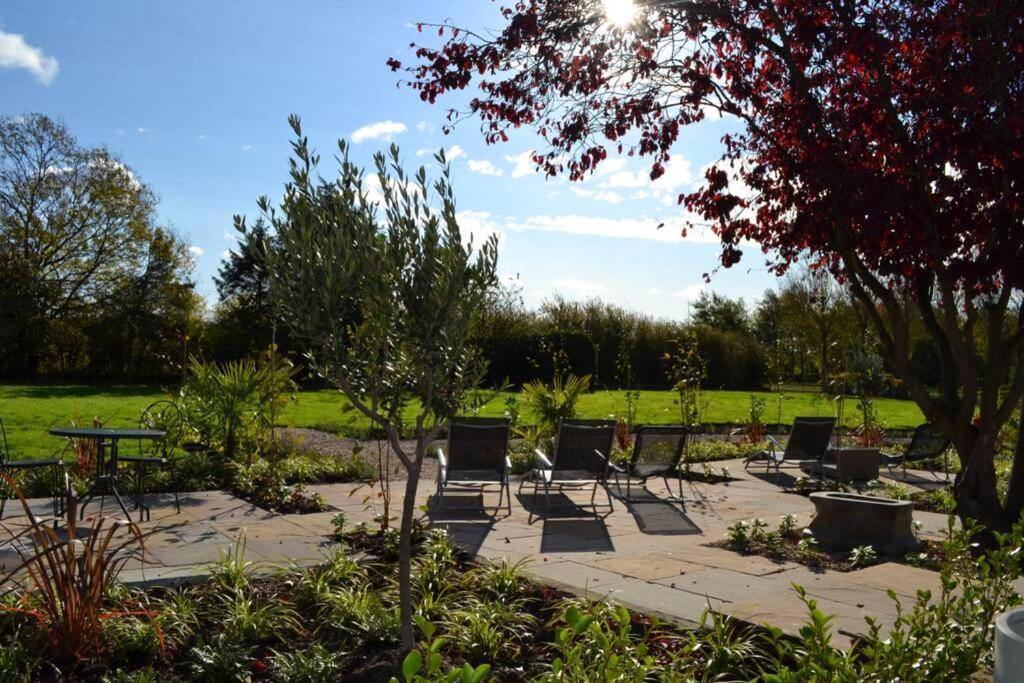 Treetops Cottages & Spa Grimsby Exterior foto